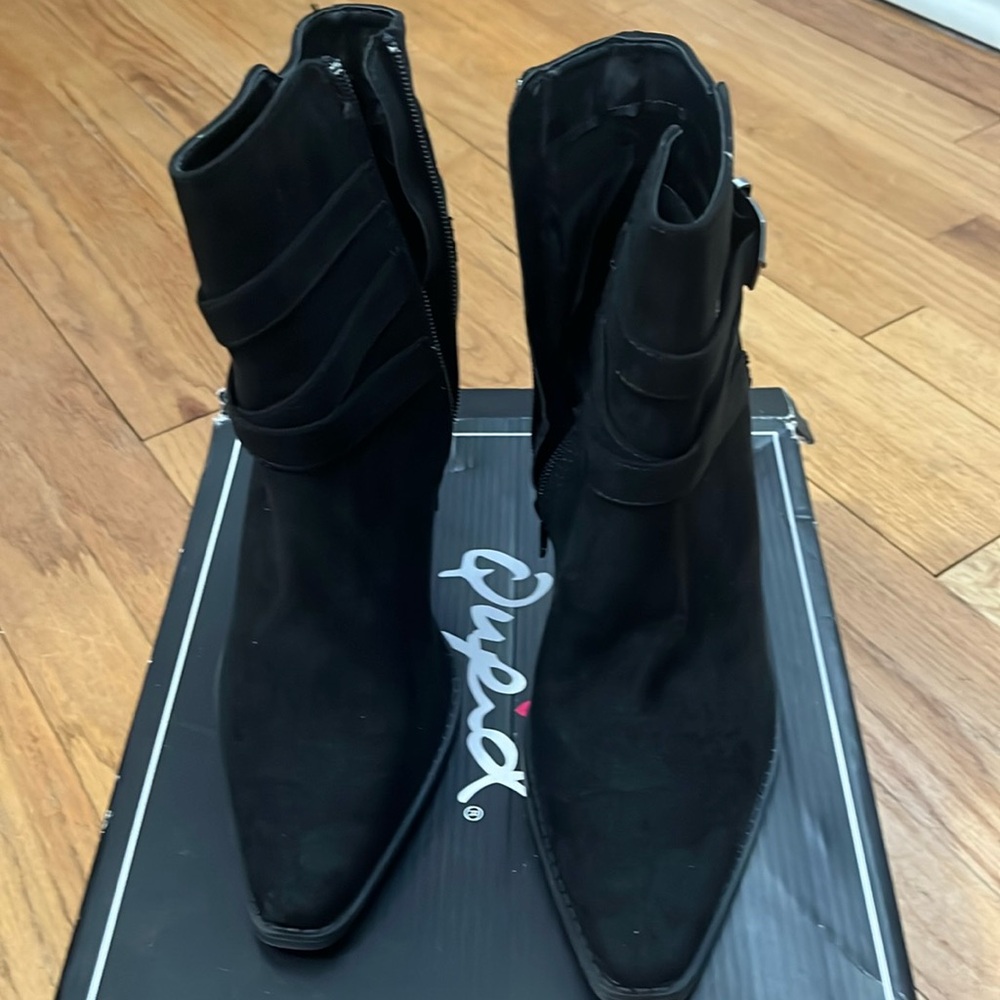 Black suede pu boots, new